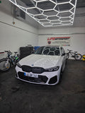 Originalmotorhaube eines BMW M340i Facelift in Alpineweiss